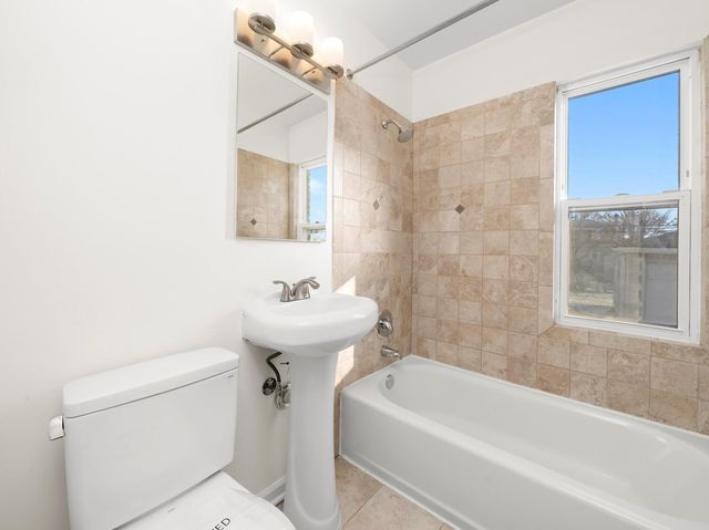 2433 S 17th Avenue, Broadview, IL 60155