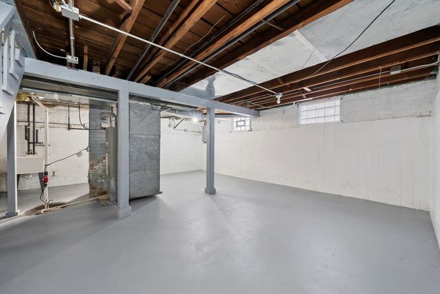 2433 S 17th Avenue, Broadview, IL 60155