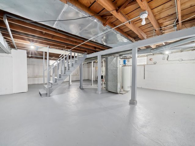 2433 S 17th Avenue, Broadview, IL 60155