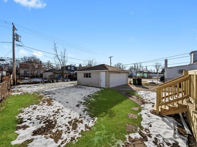 2433 S 17th Avenue, Broadview, IL 60155