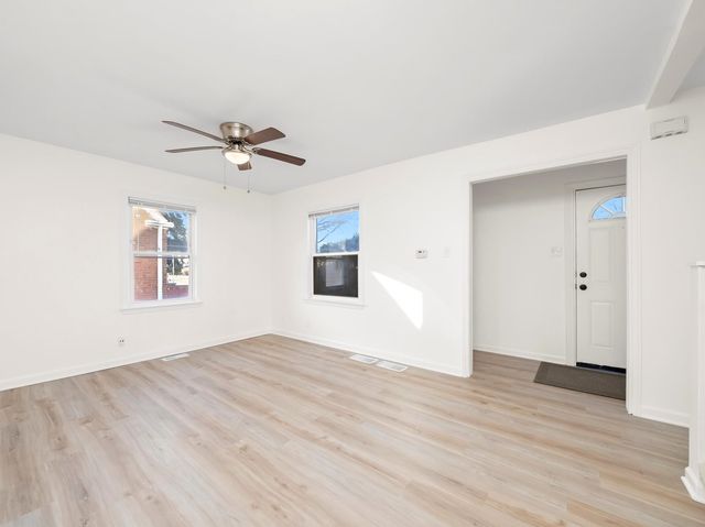 2433 S 17th Avenue, Broadview, IL 60155