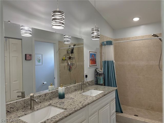 2500 Lee ST, Naples, FL 34112