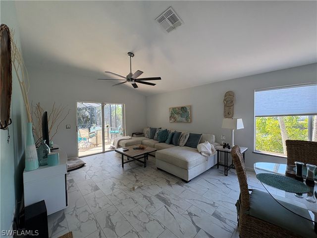 2500 Lee ST, Naples, FL 34112