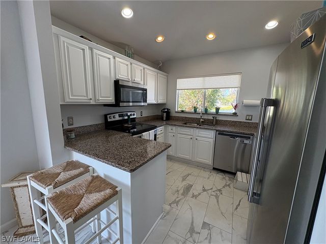 2500 Lee ST, Naples, FL 34112