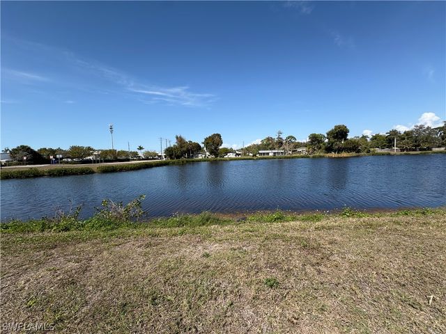 2500 Lee ST, Naples, FL 34112