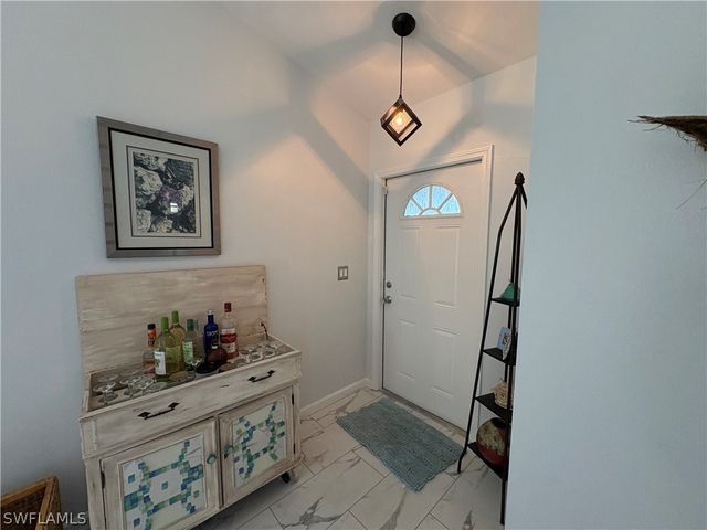 2500 Lee ST, Naples, FL 34112