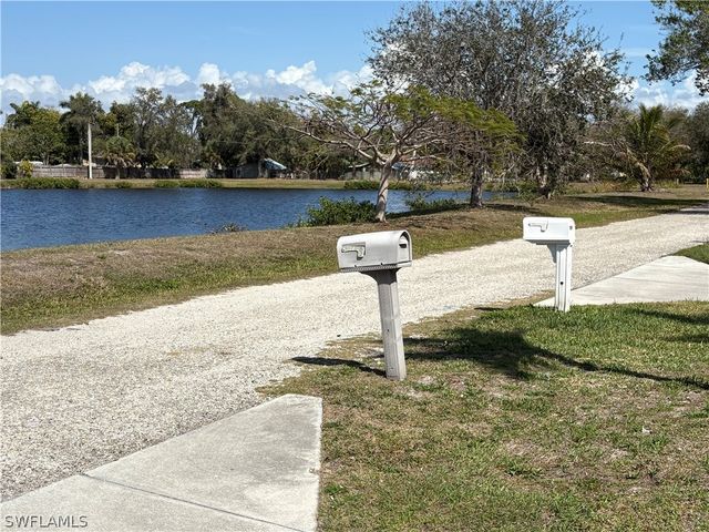 2500 Lee ST, Naples, FL 34112