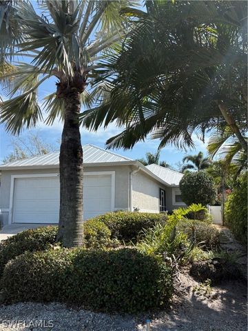 2500 Lee ST, Naples, FL 34112