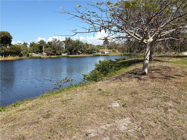 2500 Lee ST, Naples, FL 34112