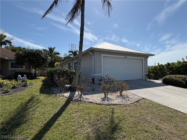 2500 Lee ST, Naples, FL 34112