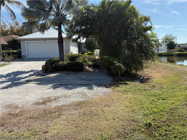 2500 Lee ST, Naples, FL 34112