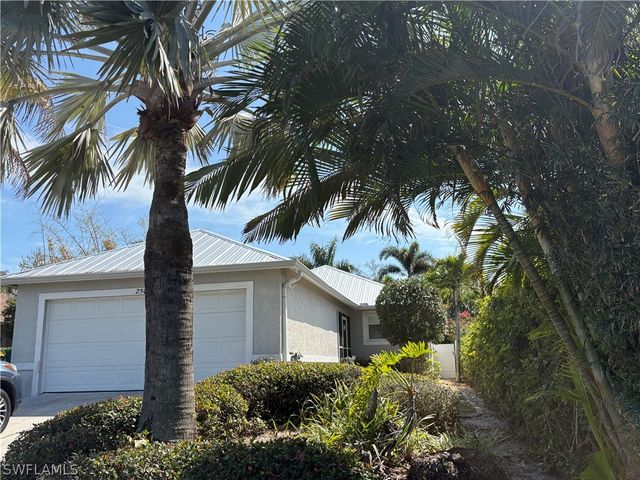 2500 Lee ST, Naples, FL 34112