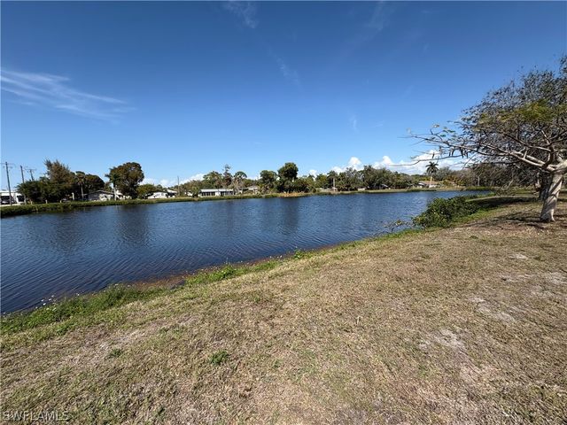 2500 Lee ST, Naples, FL 34112