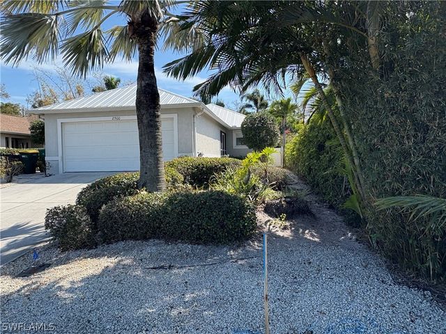 2500 Lee ST, Naples, FL 34112