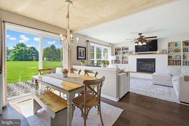 40 JEWEL DR, Mount Joy, PA 17552