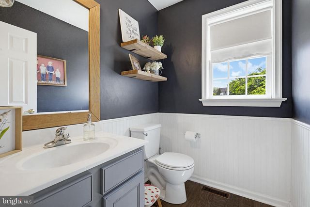 40 JEWEL DR, Mount Joy, PA 17552