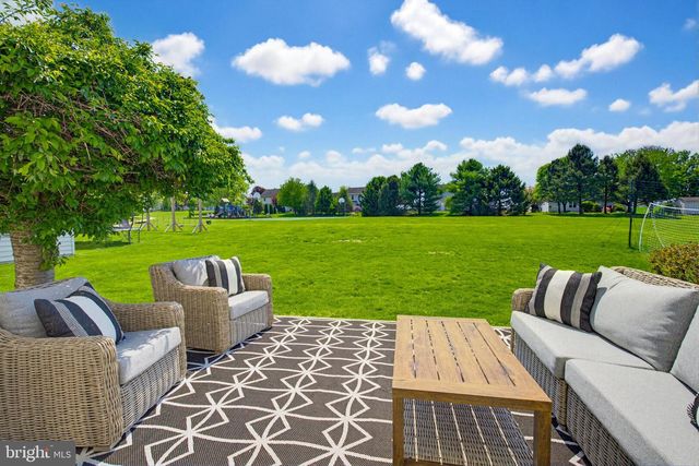 40 JEWEL DR, Mount Joy, PA 17552