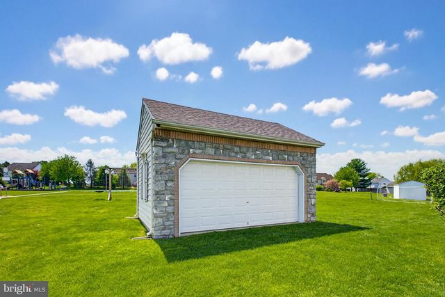 40 JEWEL DR, Mount Joy, PA 17552