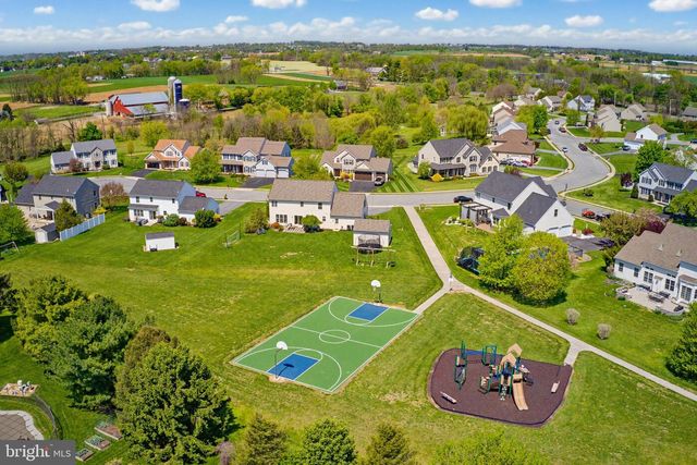 40 JEWEL DR, Mount Joy, PA 17552