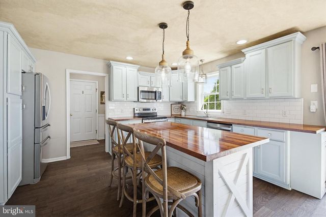 40 JEWEL DR, Mount Joy, PA 17552