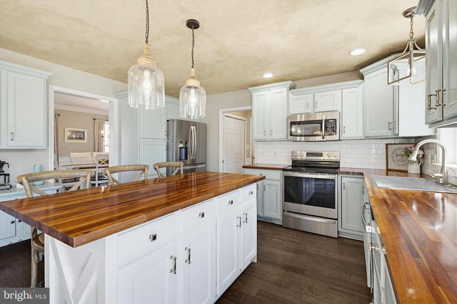 40 JEWEL DR, Mount Joy, PA 17552