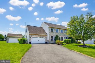 40 JEWEL DR, Mount Joy, PA 17552