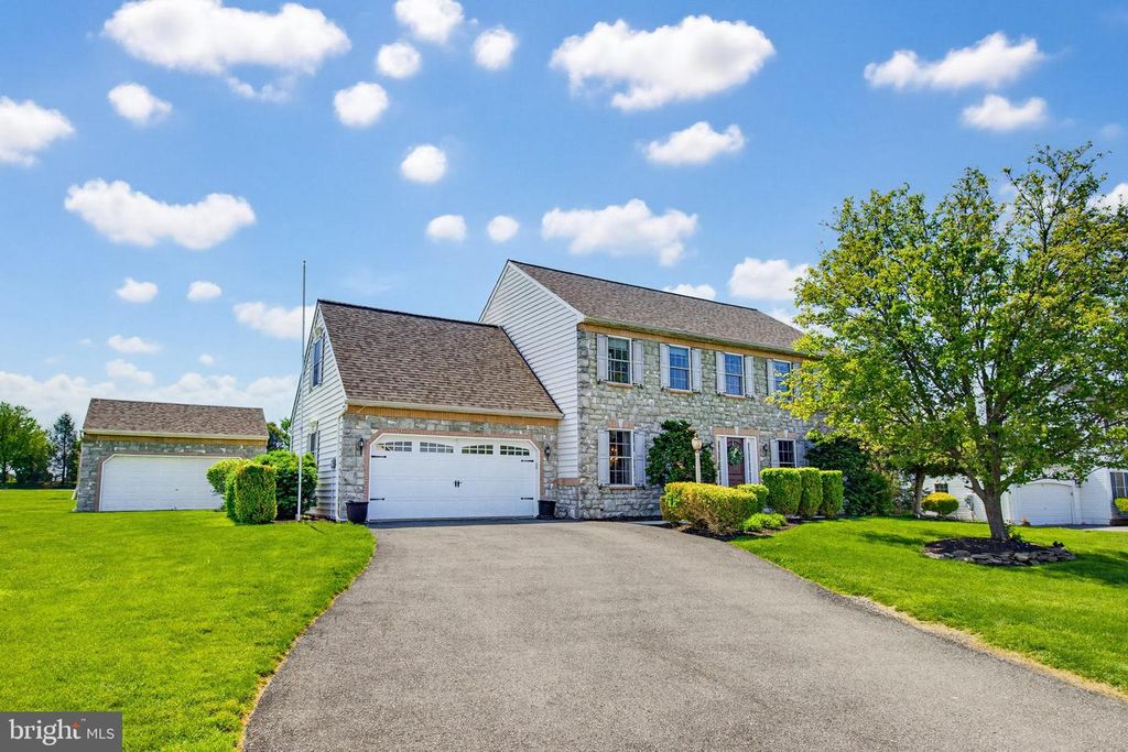 40 JEWEL DR, Mount Joy, PA 17552