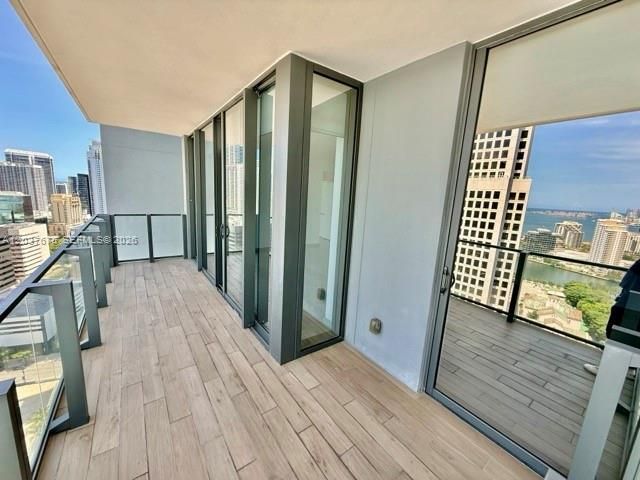 68 SE 6th Street 2707, Miami, FL 33131