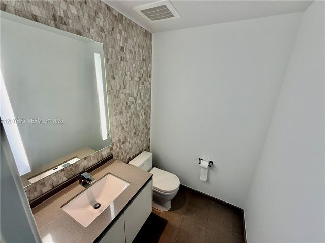 68 SE 6th Street 2707, Miami, FL 33131
