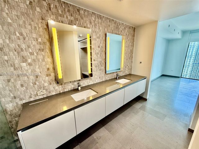 68 SE 6th Street 2707, Miami, FL 33131
