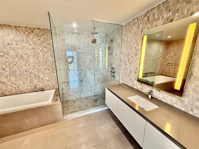 68 SE 6th Street 2707, Miami, FL 33131
