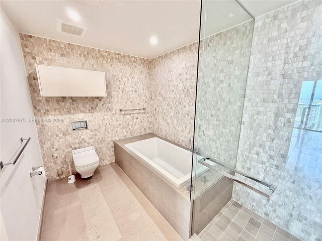 68 SE 6th Street 2707, Miami, FL 33131