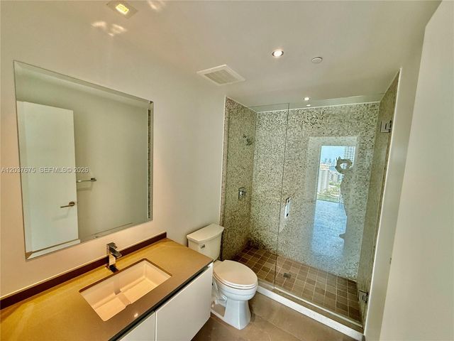 68 SE 6th Street 2707, Miami, FL 33131