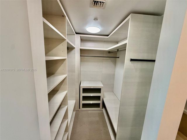 68 SE 6th Street 2707, Miami, FL 33131