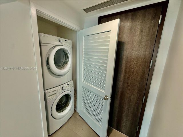 68 SE 6th Street 2707, Miami, FL 33131