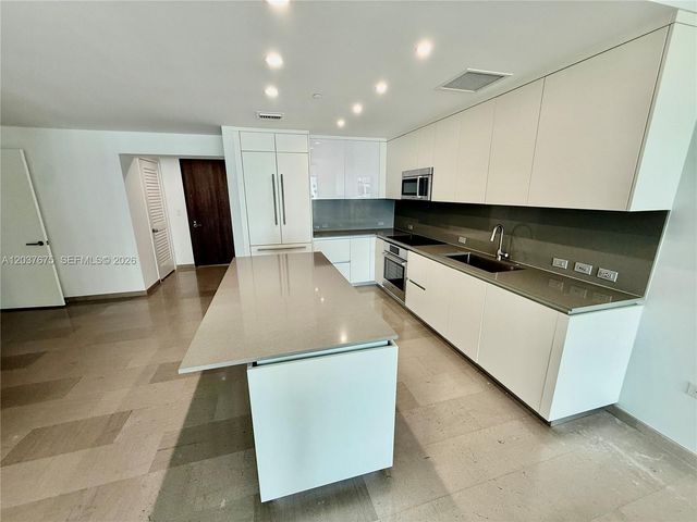 68 SE 6th Street 2707, Miami, FL 33131