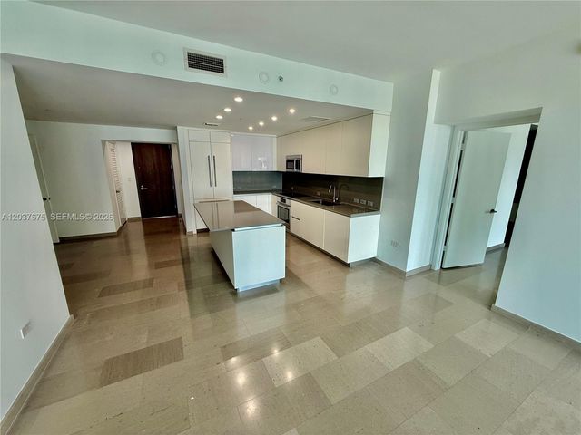 68 SE 6th Street 2707, Miami, FL 33131