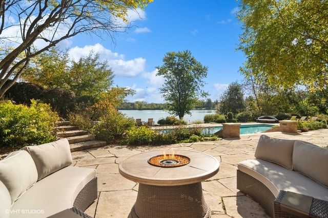65 ROUND BARN Road, Barrington Hills, IL 60010