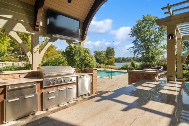 65 ROUND BARN Road, Barrington Hills, IL 60010
