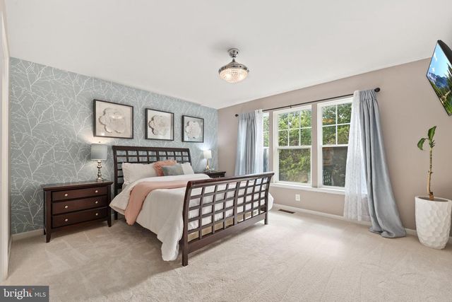 25333 WAKESTONE PARK TER, Chantilly, VA 20152