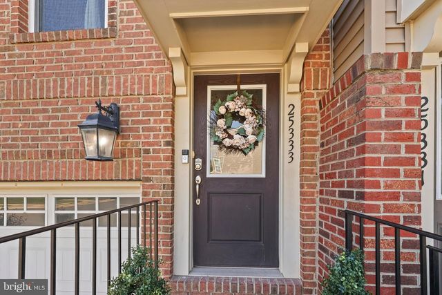 25333 WAKESTONE PARK TER, Chantilly, VA 20152