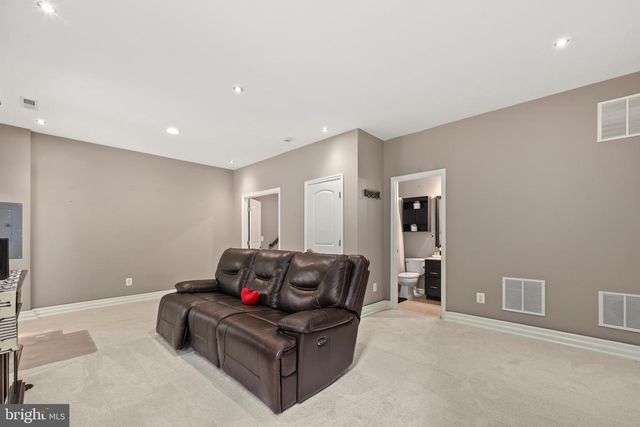 25333 WAKESTONE PARK TER, Chantilly, VA 20152