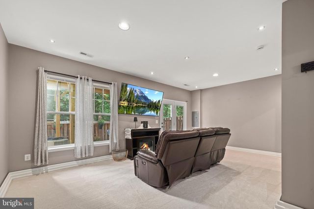 25333 WAKESTONE PARK TER, Chantilly, VA 20152