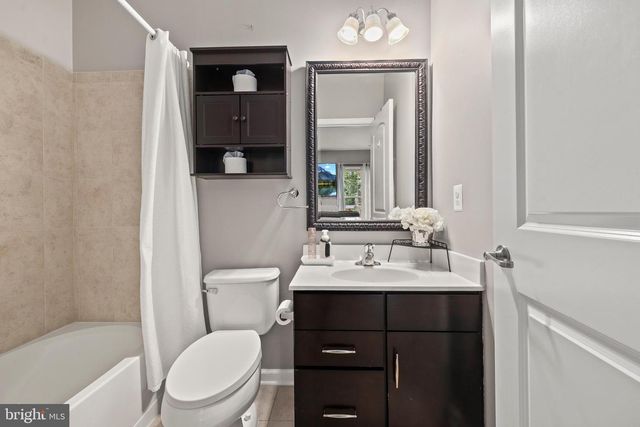 25333 WAKESTONE PARK TER, Chantilly, VA 20152