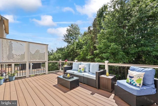 25333 WAKESTONE PARK TER, Chantilly, VA 20152