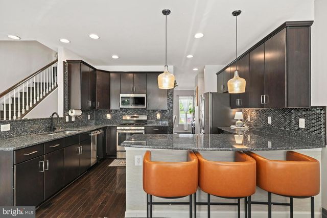25333 WAKESTONE PARK TER, Chantilly, VA 20152