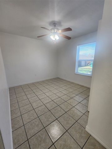 3900 Camelot Street D, Denton, TX 76209