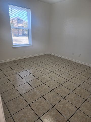 3900 Camelot Street D, Denton, TX 76209