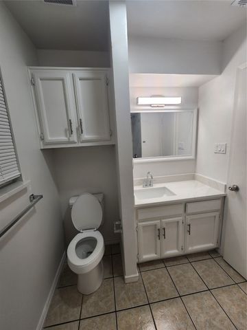 3900 Camelot Street D, Denton, TX 76209