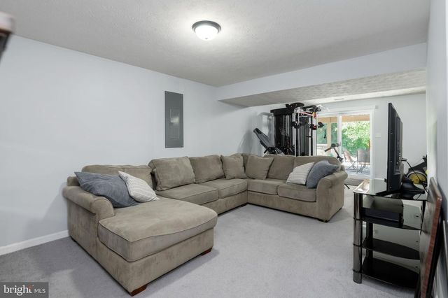15530 WHEATFIELD RD, Woodbridge, VA 22193